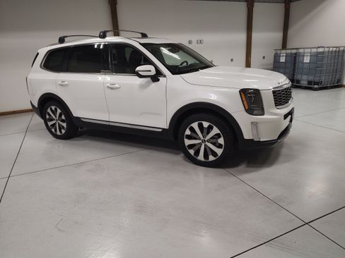 Used 2020 Kia Telluride EX w/ EX Premium Package AWD/4WD image 2