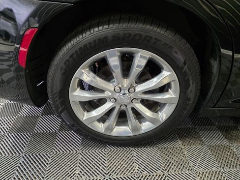 Used 2018 Chrysler 300 Touring L AWD/4WD image 36