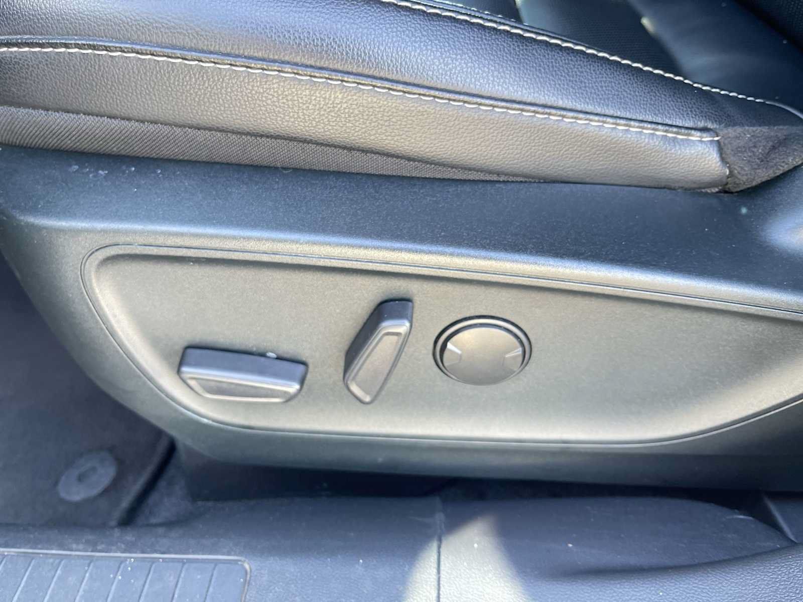 Used 2022 Ford Escape Titanium AWD/4WD image 13
