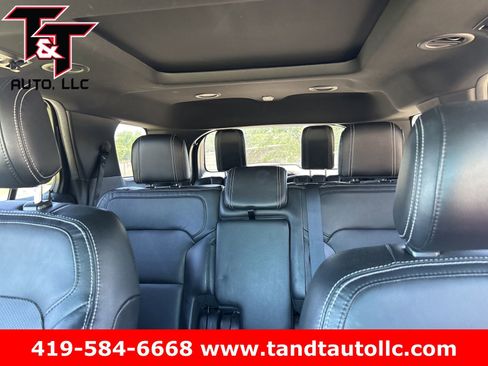 Used 2016 Ford Explorer Limited w/ Equipment Group 301A AWD/4WD image 8