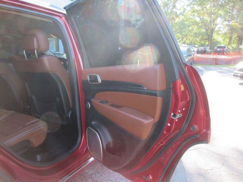 Used 2015 Jeep Grand Cherokee Summit w/ Platinum Series Group AWD/4WD image 19