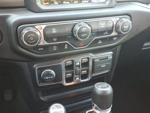 Used 2021 Jeep Wrangler Unlimited Sahara AWD/4WD image 20