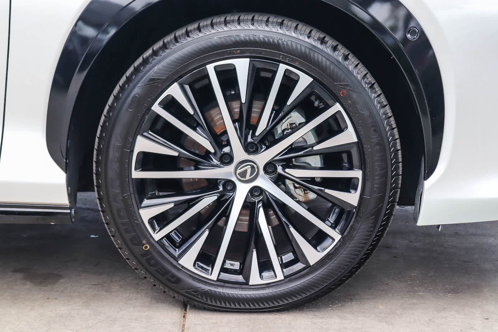 Used 2023 Lexus RZ 450e Premium w/ Technology Package AWD/4WD image 9