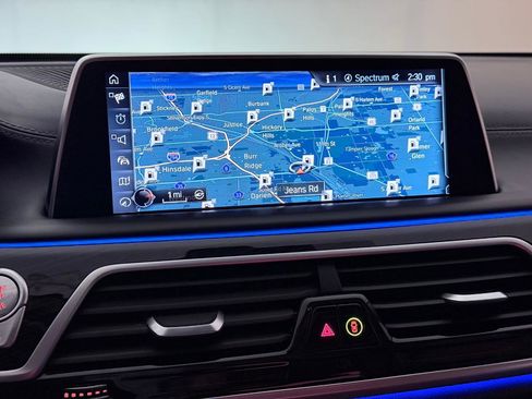 Used 2017 BMW 750i xDrive image 32