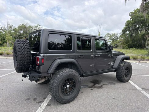 Used 2018 Jeep Wrangler Unlimited Sport S AWD/4WD image 3