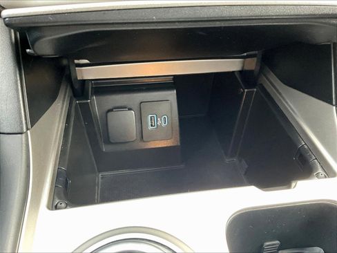 Used 2020 Ford Explorer XLT AWD/4WD image 16