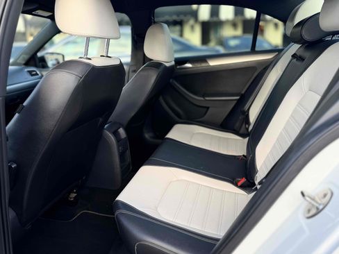 Used 2016 Volkswagen Jetta Sport image 18