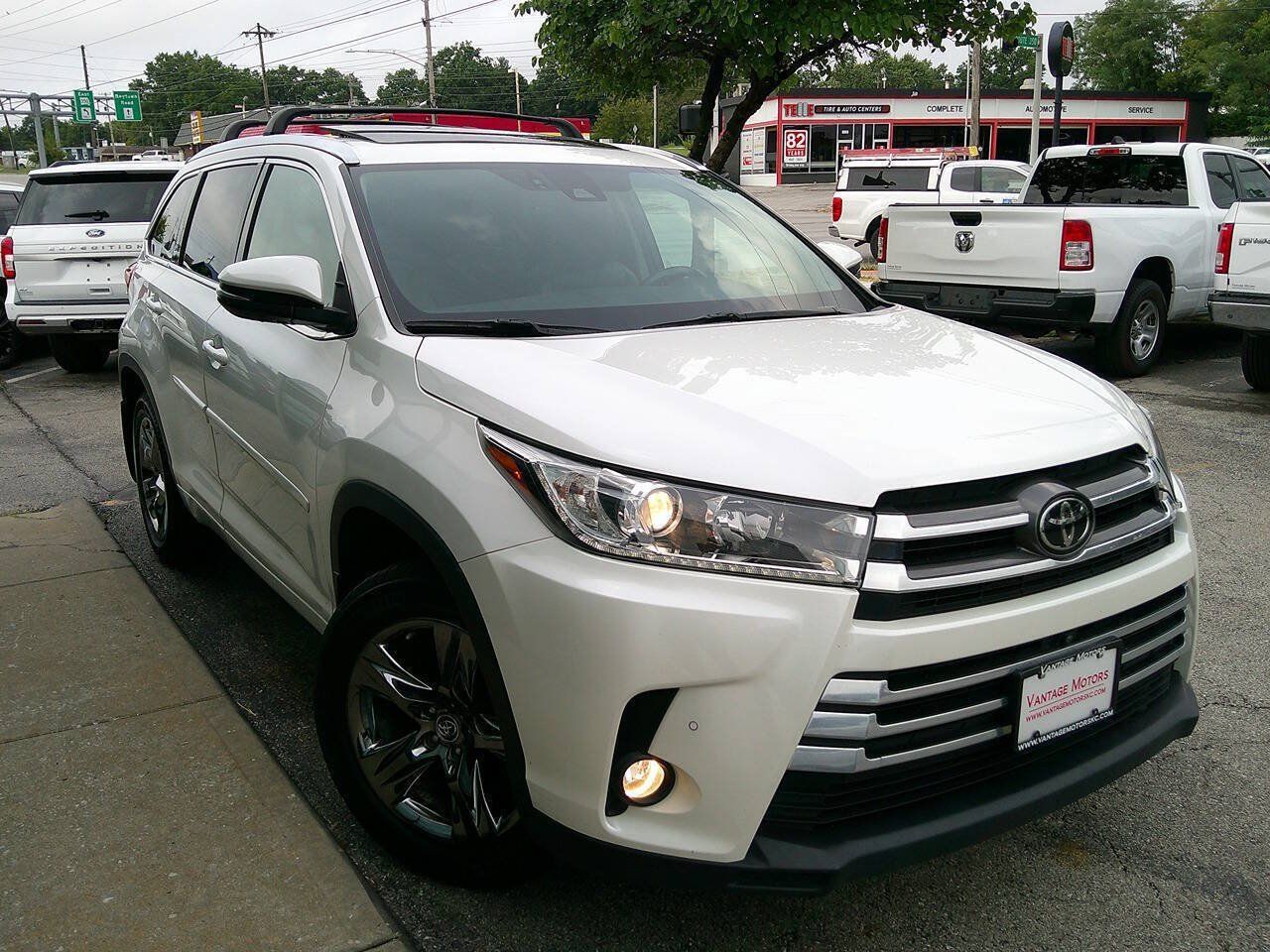 Used 2018 Toyota Highlander Limited Platinum AWD/4WD image 4