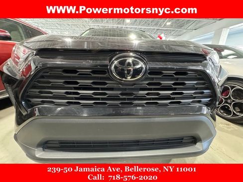 Used 2024 Toyota RAV4 XLE image 5