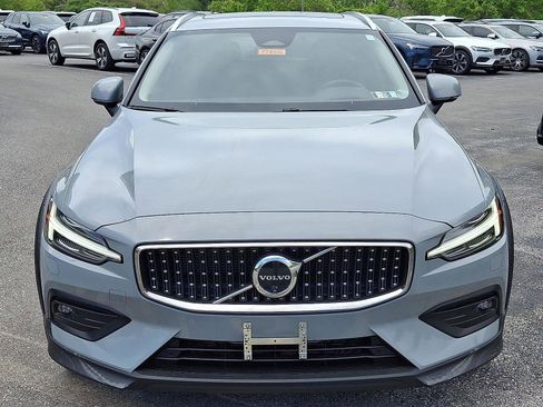 Certified 2025 Volvo V60 B5 Cross Country Ultra w/ Climate Package AWD/4WD image 2