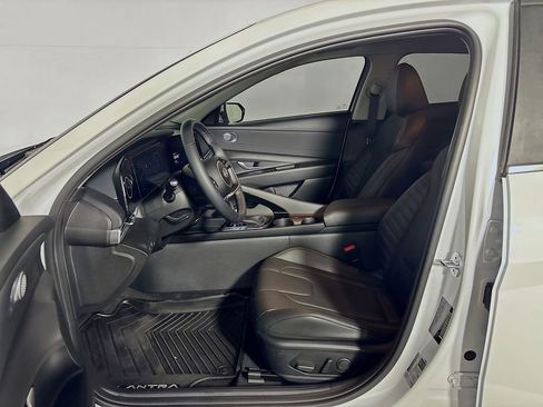 Used 2024 Hyundai Elantra Limited image 11