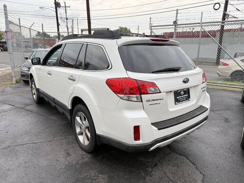 Used 2013 Subaru Outback 3.6R Limited w/ Special Appearance Pkg AWD/4WD image 4