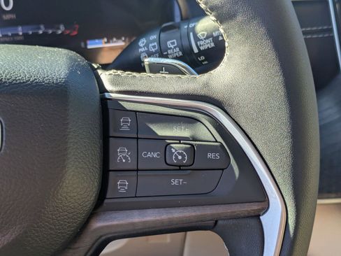 Certified 2024 Jeep Grand Cherokee L Limited w/ Luxury Tech Group II image 18