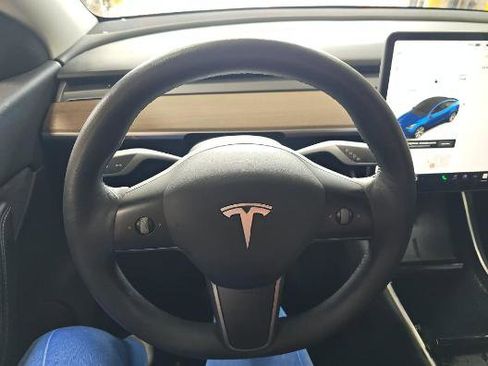 Used 2021 Tesla Model Y Long Range image 19