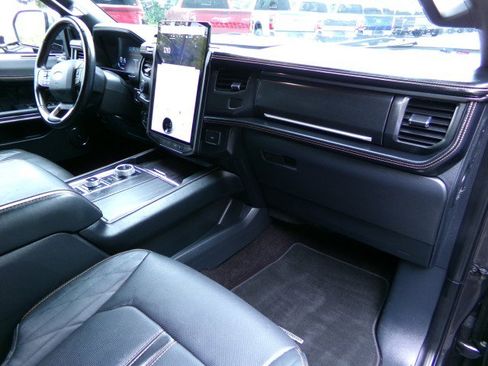 Used 2022 Ford Expedition Platinum AWD/4WD image 12