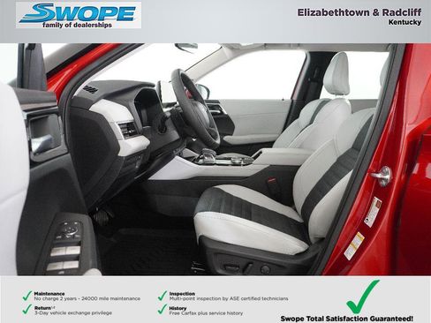 Used 2025 Mitsubishi Outlander SE image 11