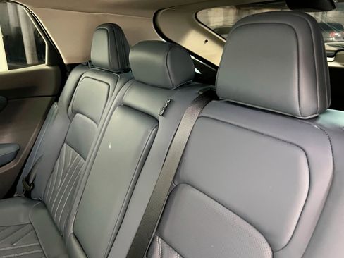 New 2025 Nissan Ariya Platinum image 20