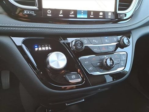 New 2026 Chrysler Pacifica Select AWD/4WD image 22