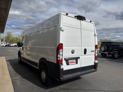Used 2025 RAM ProMaster 2500 w/ Convenience Group FWD image 2