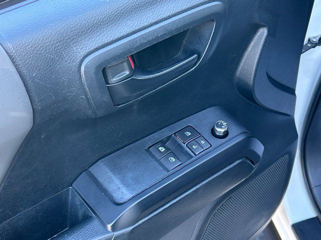 Used 2016 Toyota Tacoma SR w/ SR Convenience Package AWD/4WD image 18