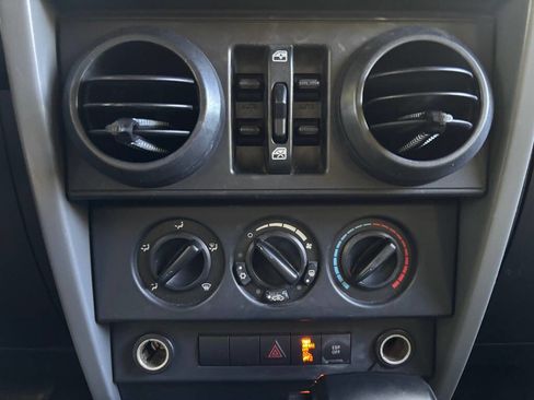 Used 2007 Jeep Wrangler Unlimited Sahara image 28