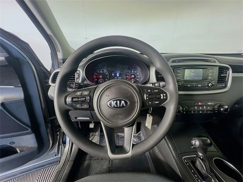 Used 2017 Kia Sorento LX image 13