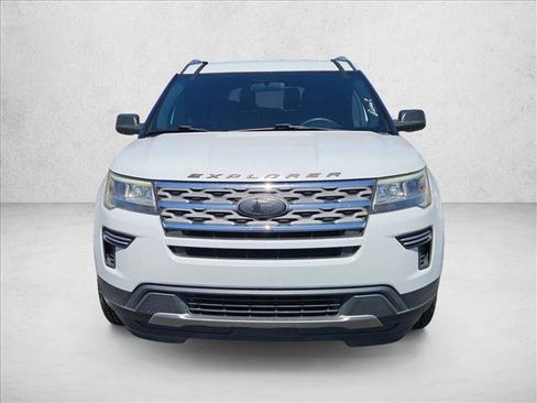 Used 2018 Ford Explorer XLT FWD image 2