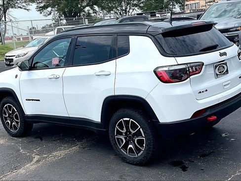 Used 2025 Jeep Compass Trailhawk AWD/4WD image 5