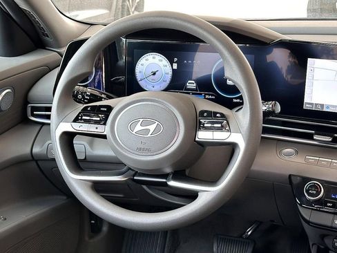 Used 2024 Hyundai Elantra SEL image 25