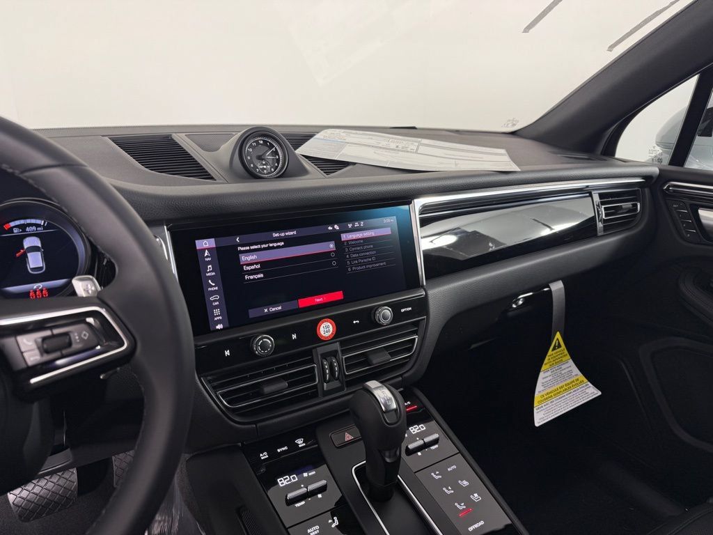 Certified 2026 Porsche Macan AWD/4WD image 24