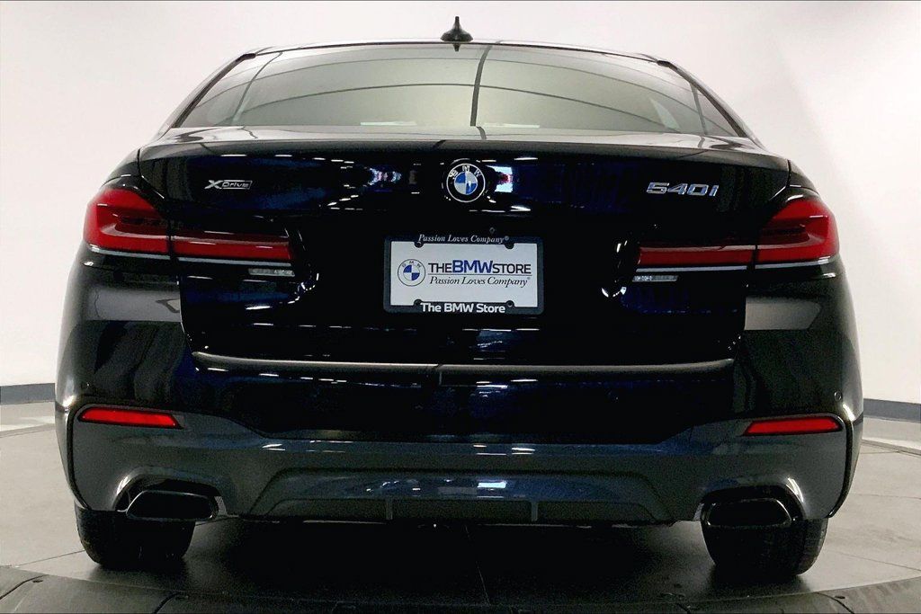 Used 2022 BMW 540i xDrive w/ M Sport Package AWD/4WD image 3