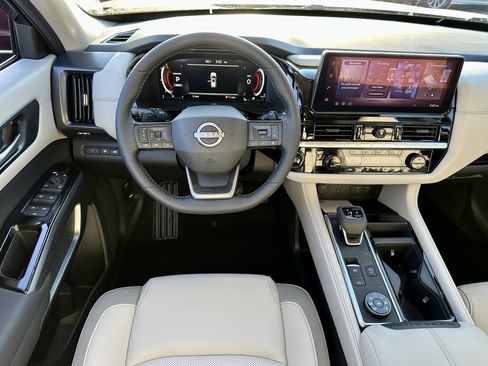 New 2026 Nissan Pathfinder SL image 2