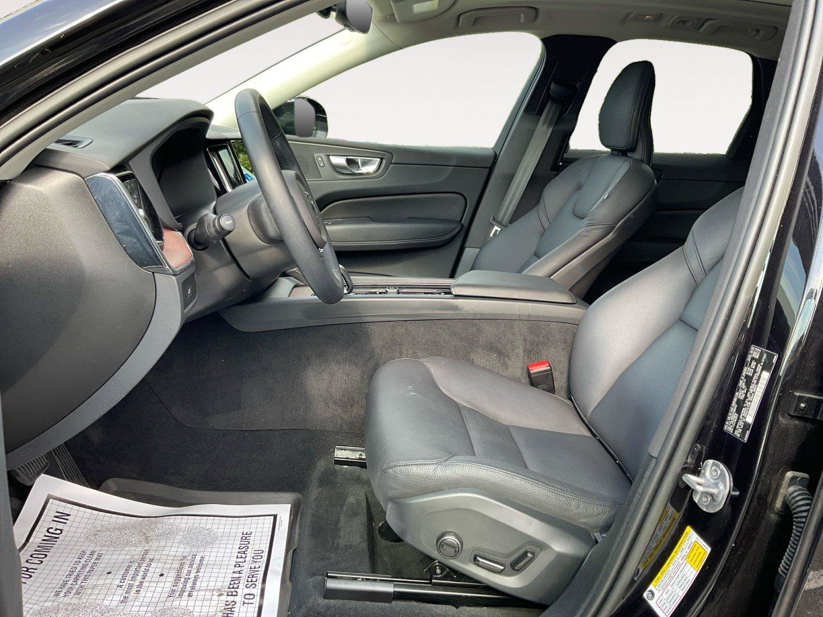 Certified 2023 Volvo XC60 B5 Plus AWD/4WD image 9