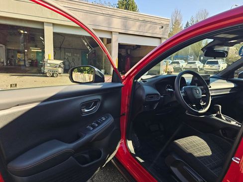 Certified 2025 Honda HR-V Sport image 18