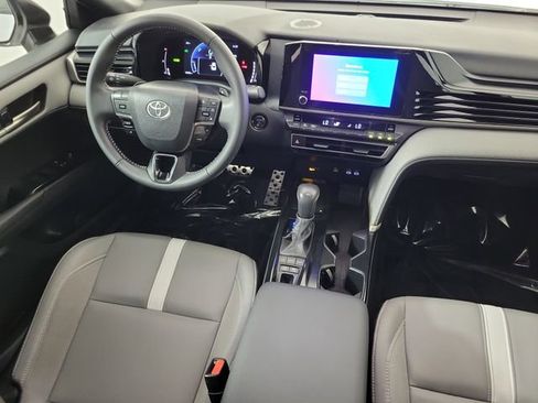 Used 2025 Toyota Camry SE FWD image 15