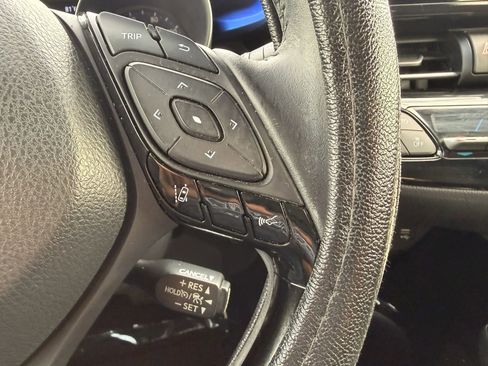 Used 2021 Toyota C-HR XLE image 32