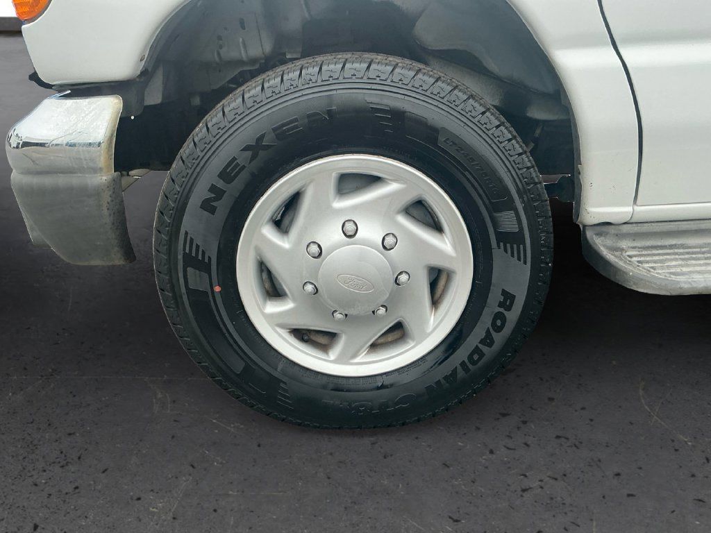 Used 2006 Ford E-350 and Econoline 350 Extended Wagon Super Duty RWD image 13
