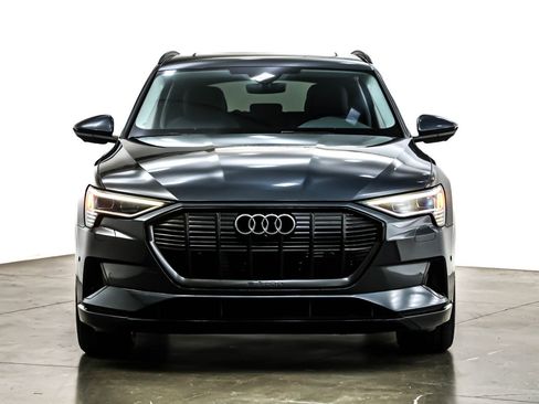 Used 2022 Audi e-tron Premium w/ Convenience Plus Package image 3