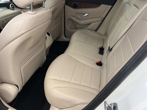 Used 2022 Mercedes-Benz GLC 300 4MATIC w/ Premium Package Lite image 10