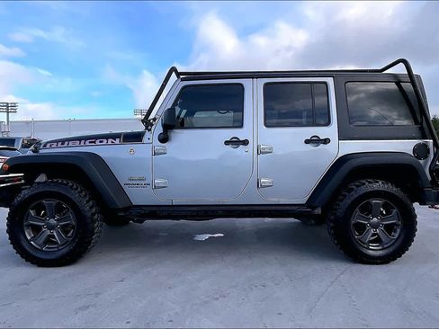 Used 2017 Jeep Wrangler Unlimited Rubicon AWD/4WD image 3
