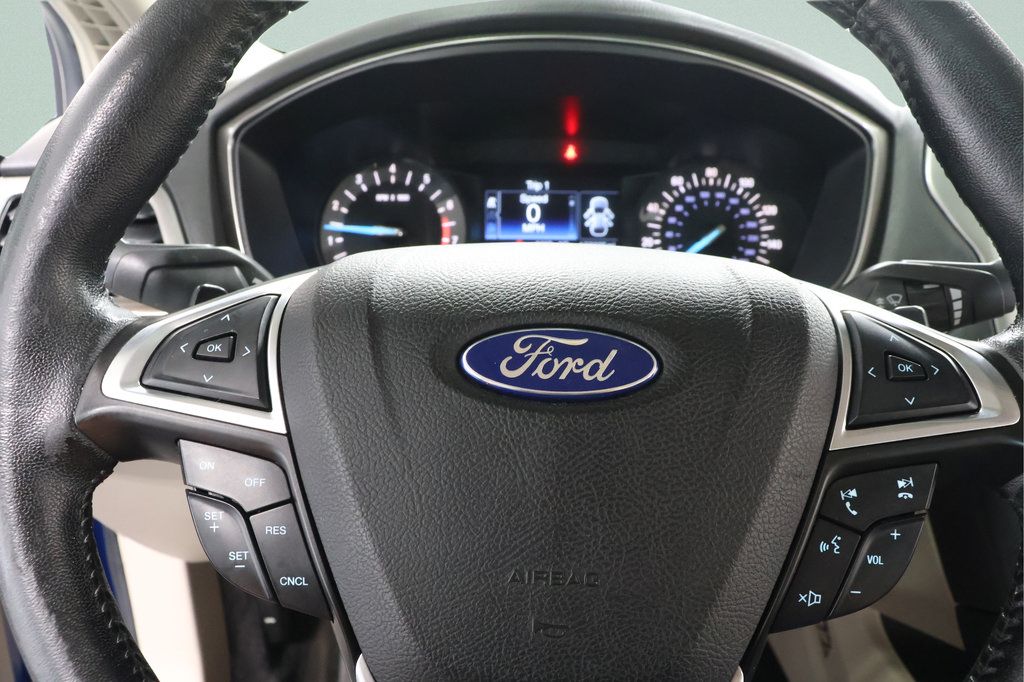 Used 2017 Ford Fusion SE FWD image 13