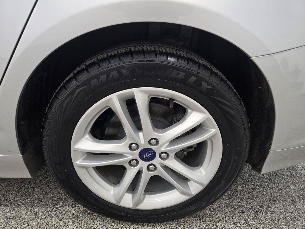 Used 2018 Ford Fusion SE FWD image 32