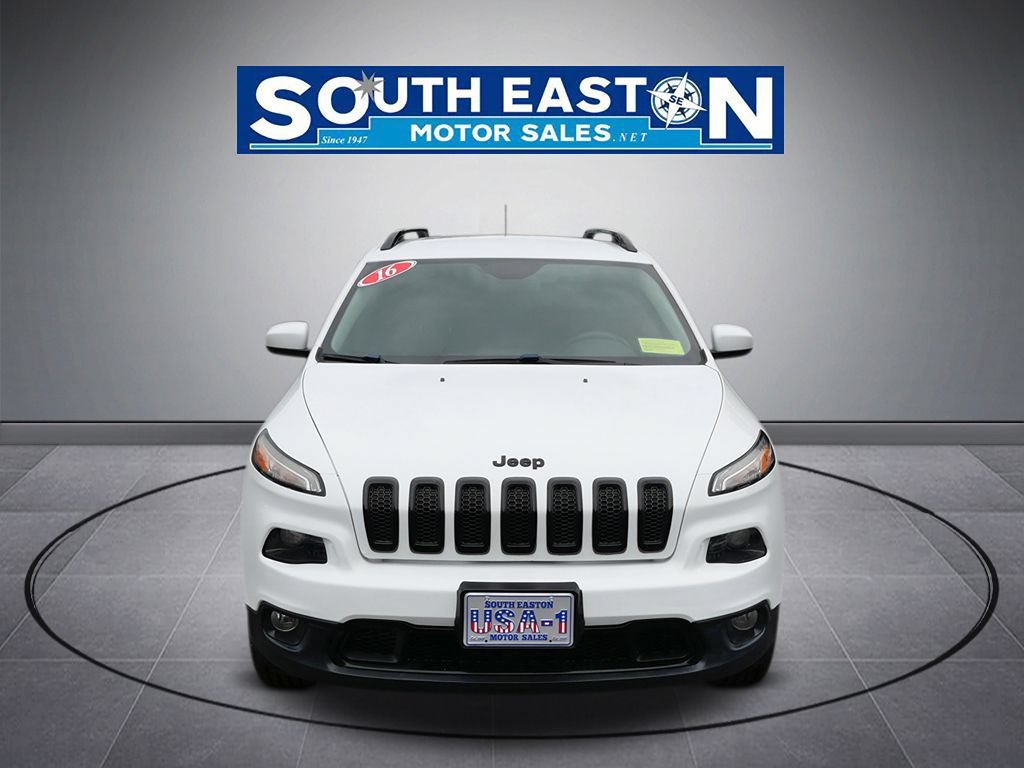 Used 2016 Jeep Cherokee Latitude AWD/4WD image 3
