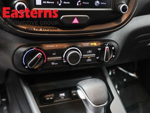 Used 2023 Kia Soul LX w/ LX Technology Package FWD image 20