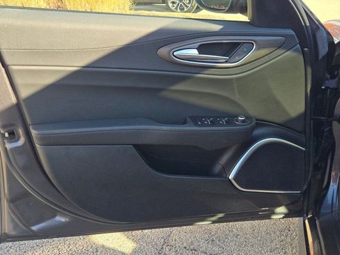 Used 2022 Alfa Romeo Giulia Ti image 16