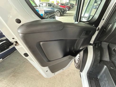 Used 2025 RAM ProMaster 2500 w/ Convenience Group image 39