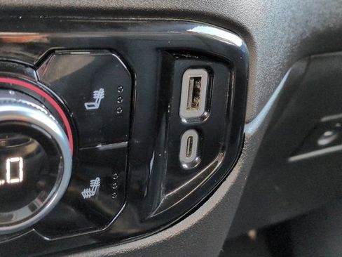 Used 2025 GMC Sierra 1500 SLT AWD/4WD image 21