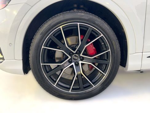 Used 2022 Audi Q8 Prestige w/ Prestige Package image 12