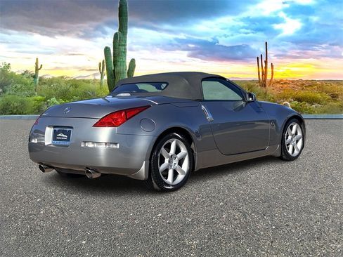 Used 2004 Nissan 350Z Touring image 4