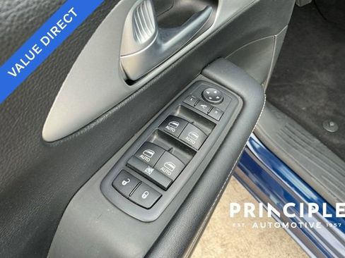 Used 2018 Chrysler Pacifica Limited image 25